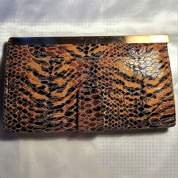 HOBO Maxine framed leather clutch wallet - Picture 2 of 12
